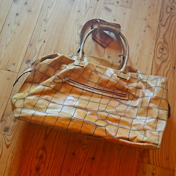 Dooney & Bourke travel bag. - Picture 3 of 8